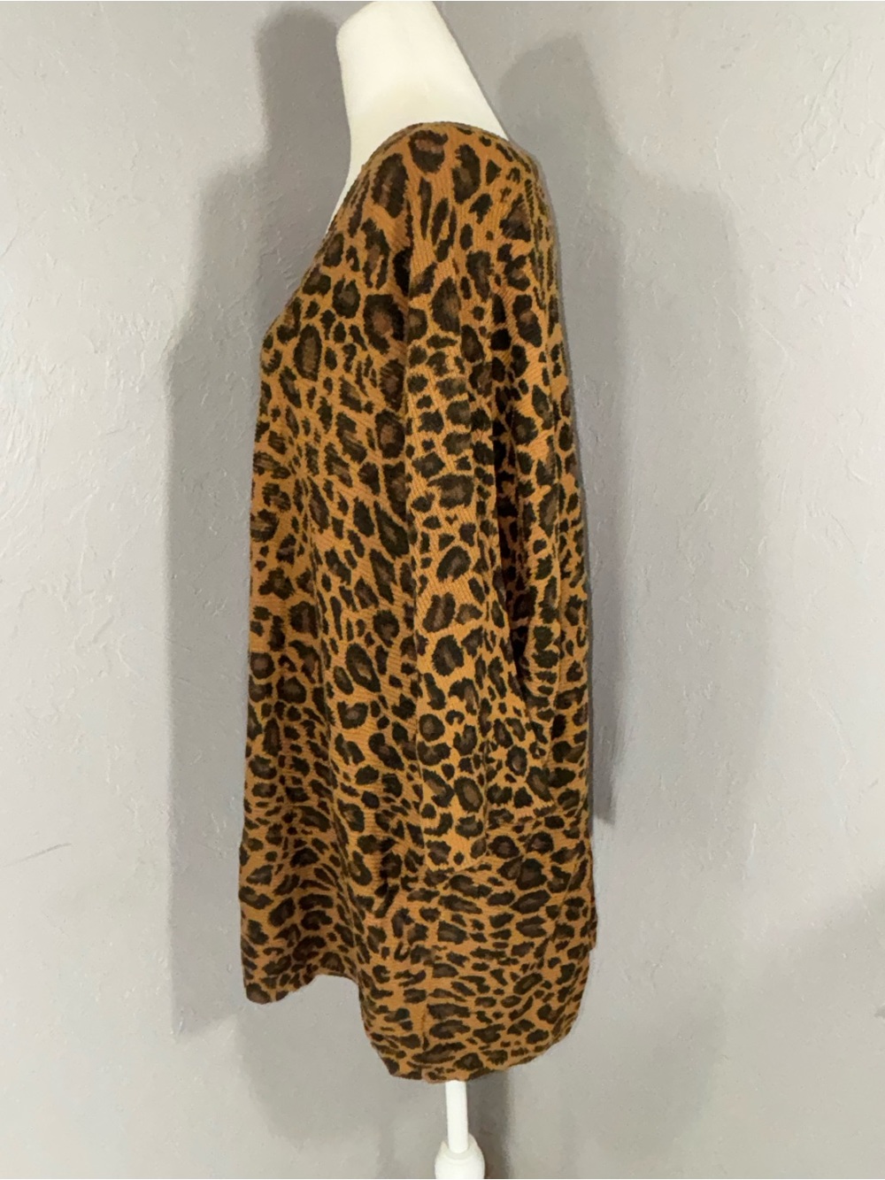 Time and Tru Leopard Print V-Neck Tunic Sweater in Brown and Black - Picture 5 of 12